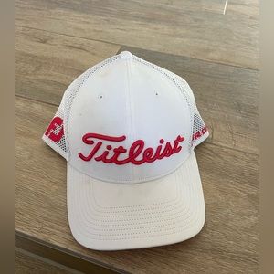 Woman’s Titleist hat